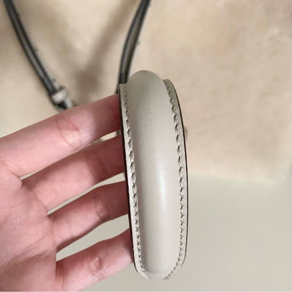 Hold Fendi shearling peekaboo bag - Picture 14 of 16